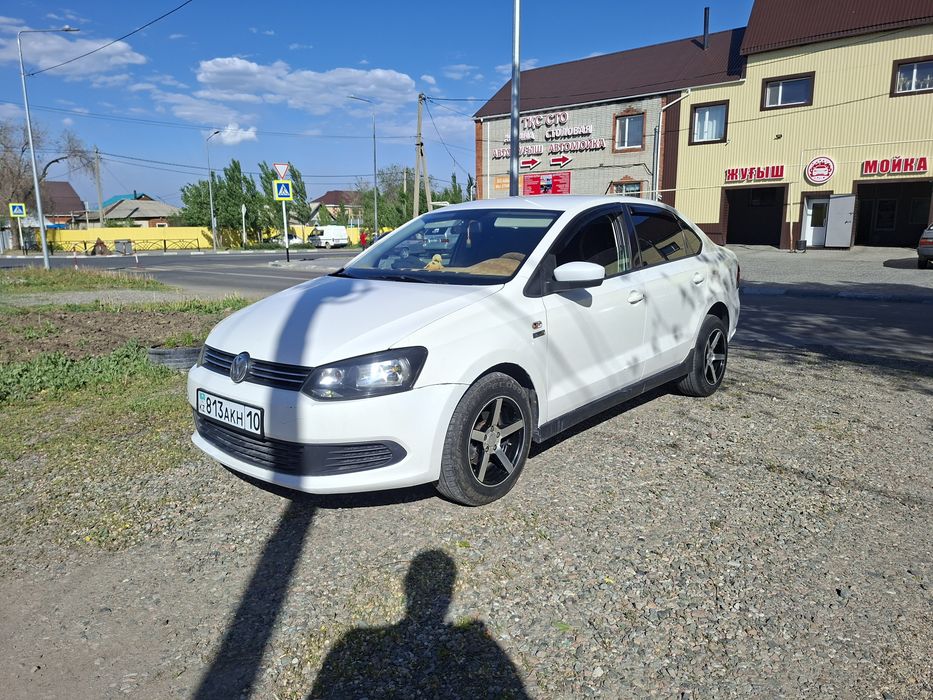 Продам фольцваген поло 2013год