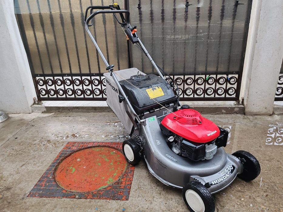 Mașină tuns iarba Honda HRD 536C, profesională