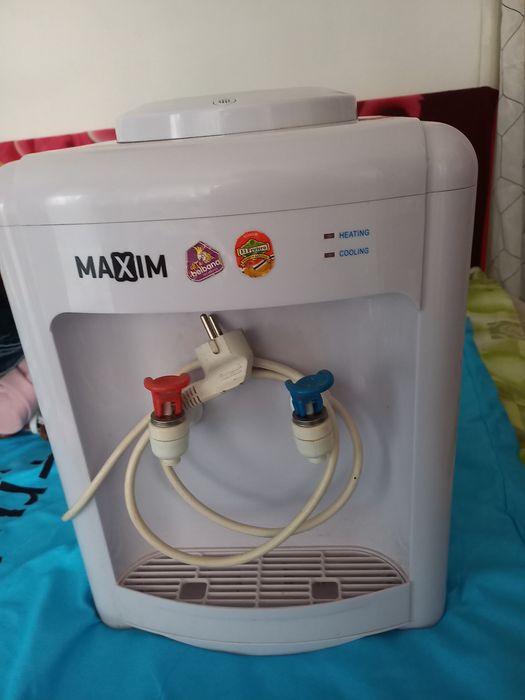 Dozator electric pentru apa ideal birou