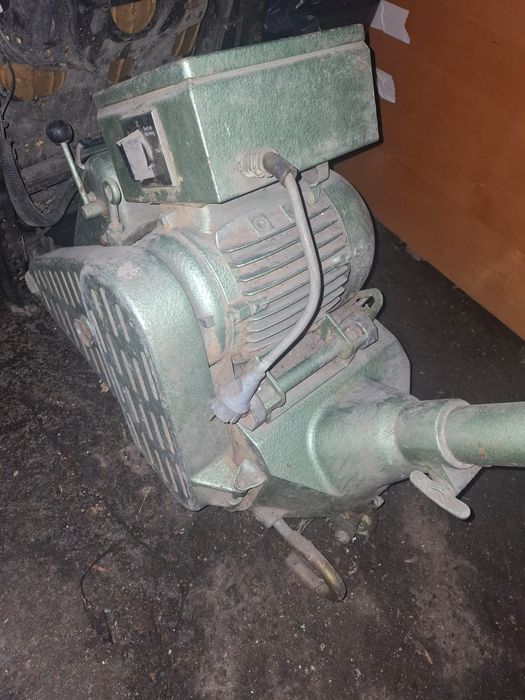 Mașină de șlefuit parchet și lemn