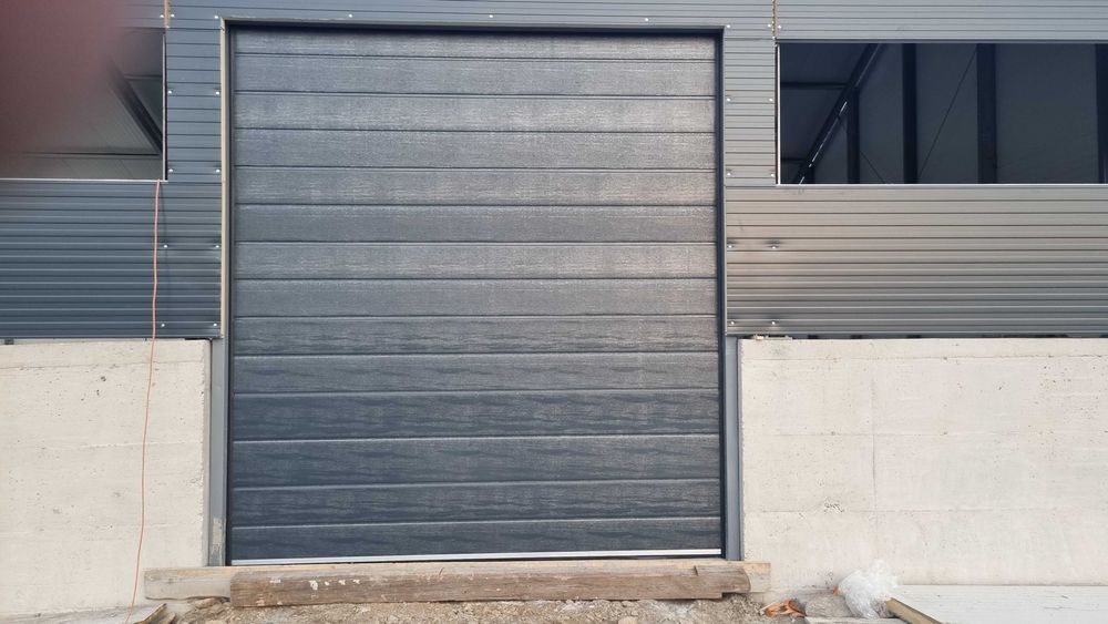 uși de garaj cu acces pietonal