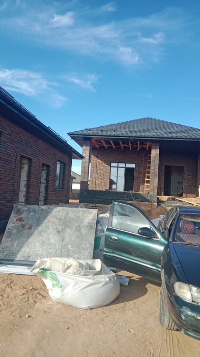 Бригада строителей