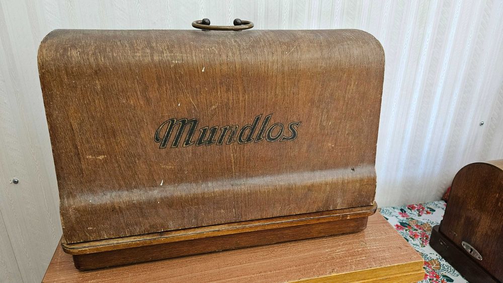 Продавам немска шевна машина MUNDLOS от 1920 година
