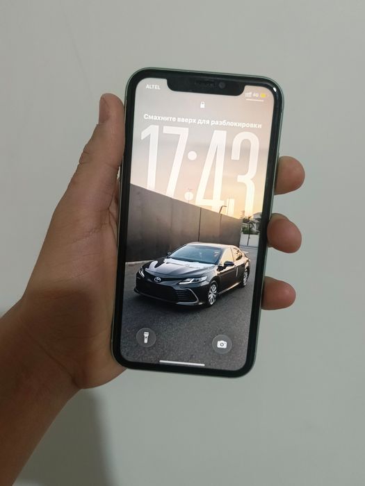 Продам iPhone 11  в красивом цвете.