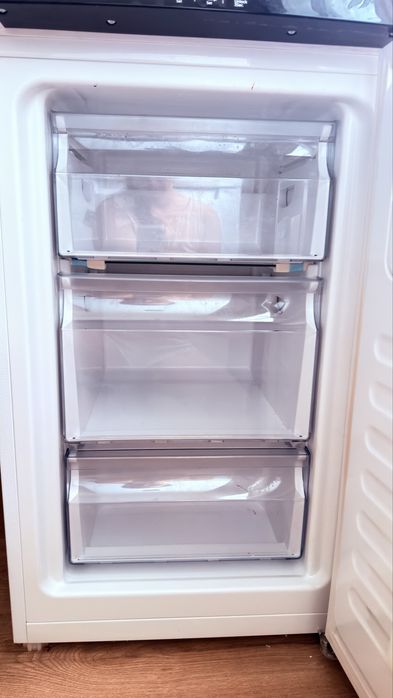 Продам морозильник