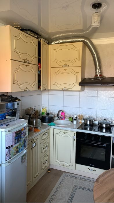 Кухонный гарнитур  вытышкасымен бірге