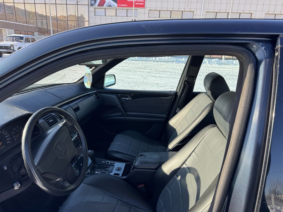 Мерседес 210 2.3 автомат