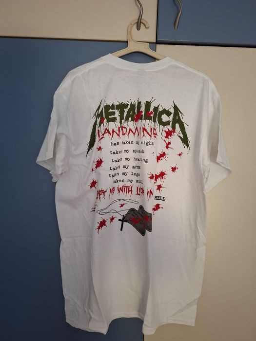 Чисто нови  лицензирани тениски на Metallica