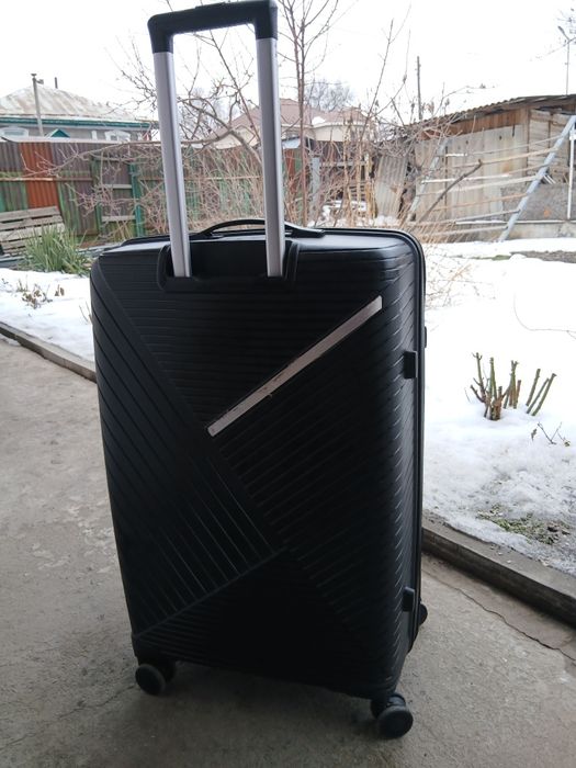 Чемодан, вместительный