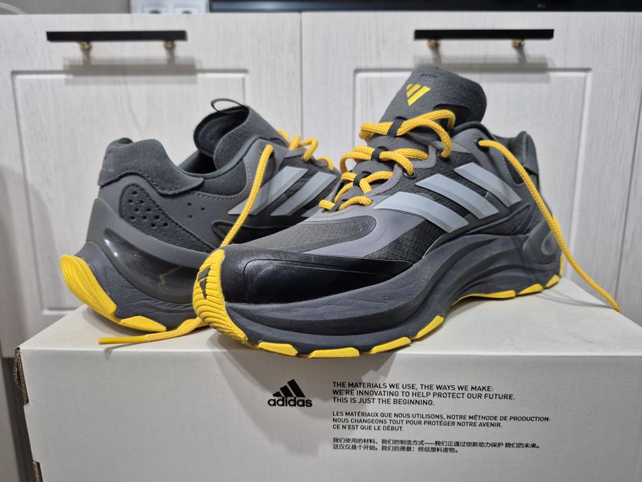 Продаю новые кроссовки Adidas
