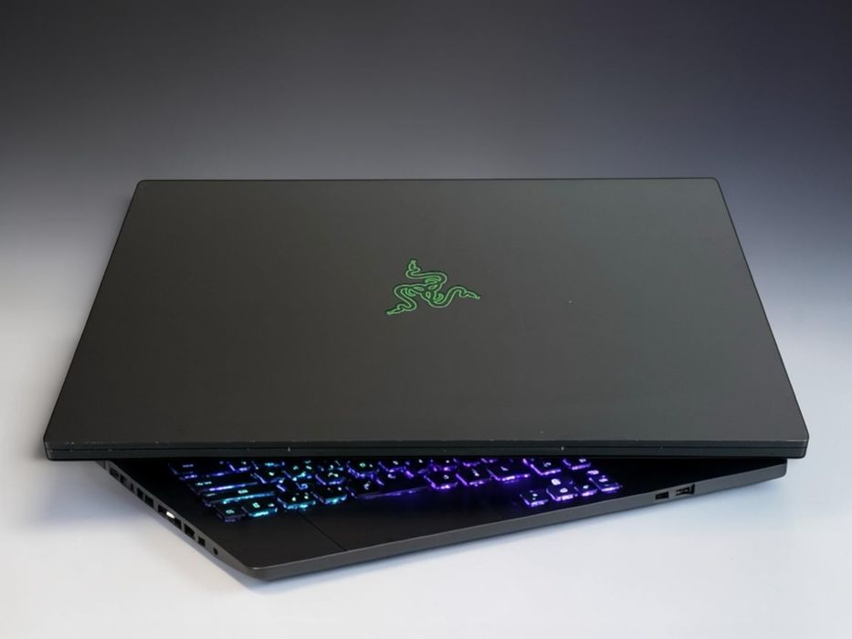 Razer Blade 15" 360Hz i7-10875H 16GB RAM 512GB SSD NVIDIA RTX 3070 8GB