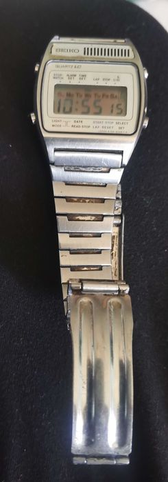 Продавам електронен часовник Seiko, работещ!.