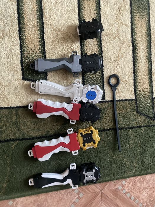 Продам бейблейды и запчясти для них