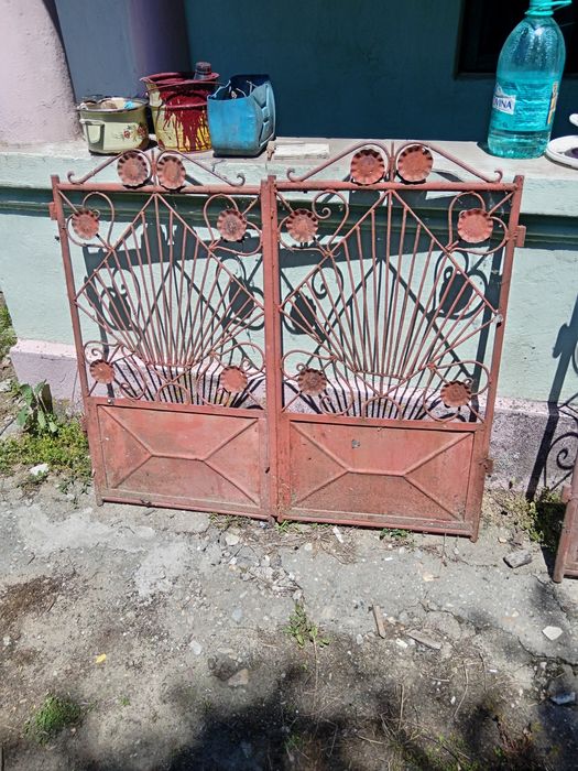 Vând porți gard din fier