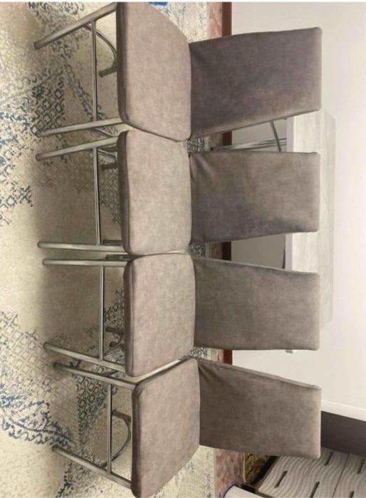 Стол со стульями