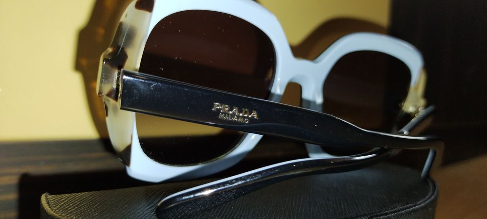 Слънчеви очила Prada от 219 € на 220 лв.