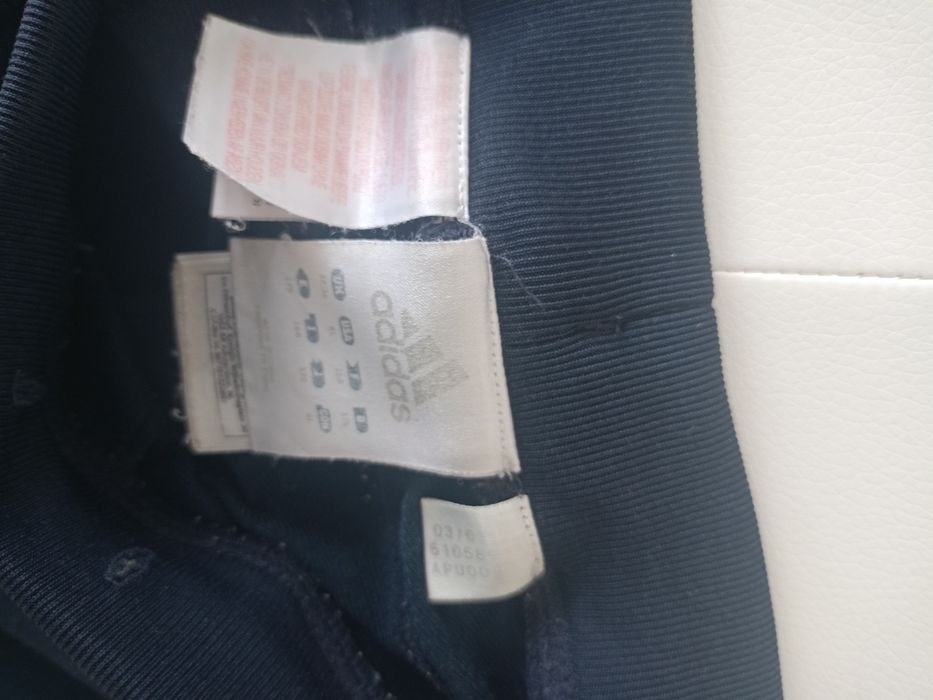 Vând treining damă Adidas produs de calitate superioara mărimea,bluza M, pantalonii XL.
