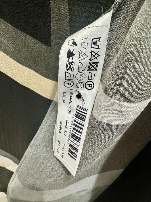 Rochie midi / lunga cu nasturi model geometric Massimo Dutti XS