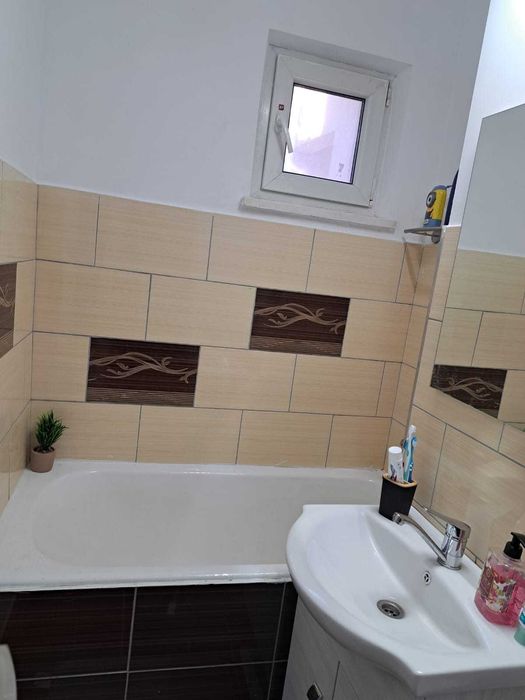 Inchiriez ap 2 camere Bld Roman Musat