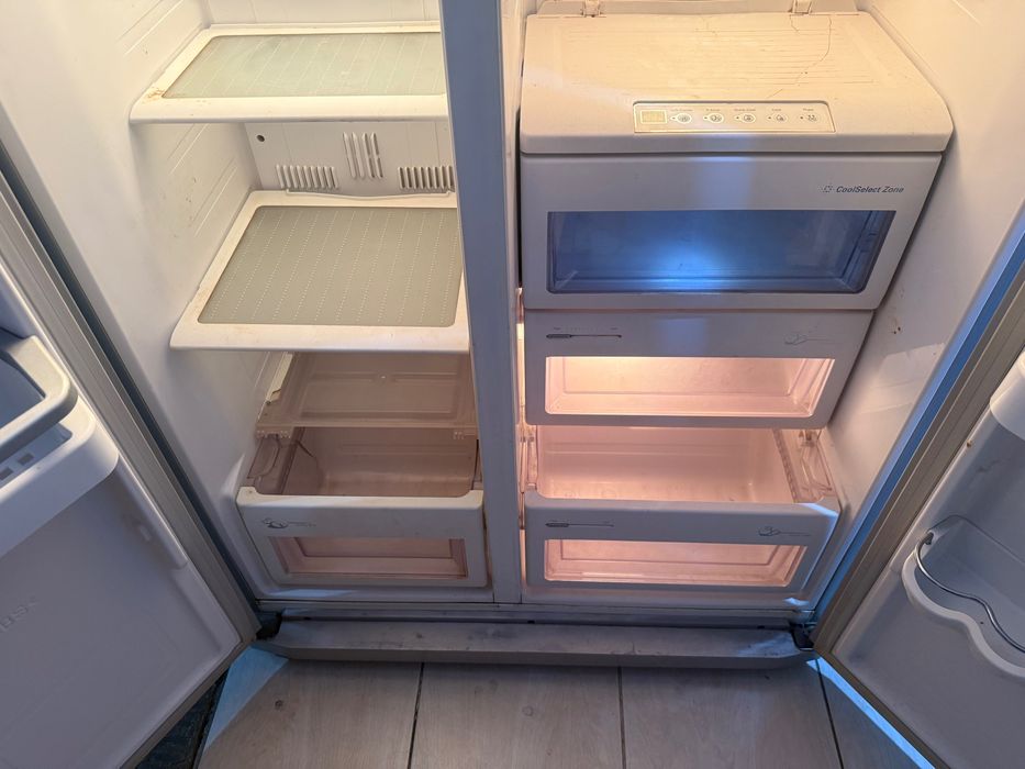 Холодильник Samsung в отличном состояний