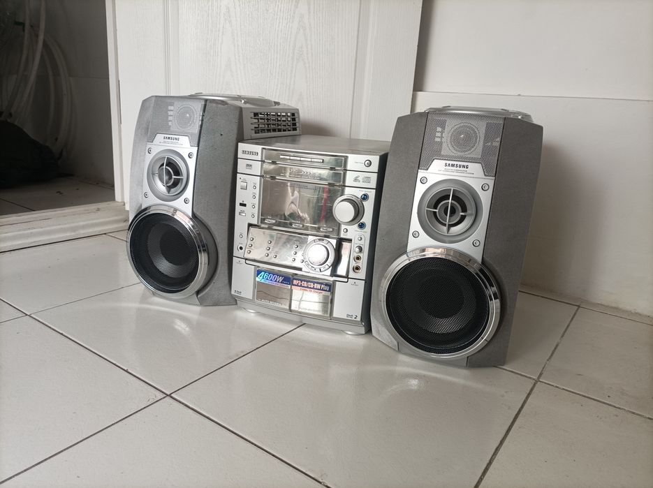 Samsung 4600w Sentr sotiladi .