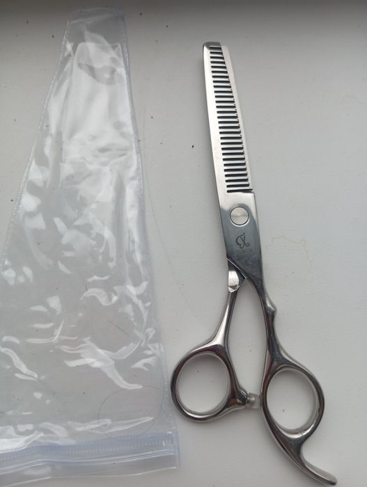 Продам парикмахерские ножницы.