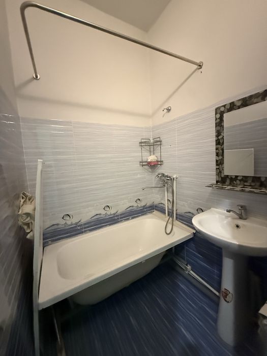 Срочно ижарага 2 хона 4- етаж лифт бор янги бозор оркасда