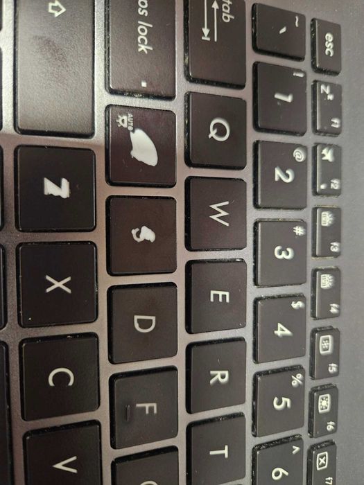 ASUS ZenBook UX430UA Signature Edition – i7, 16GB RAM, 512 GB SSD