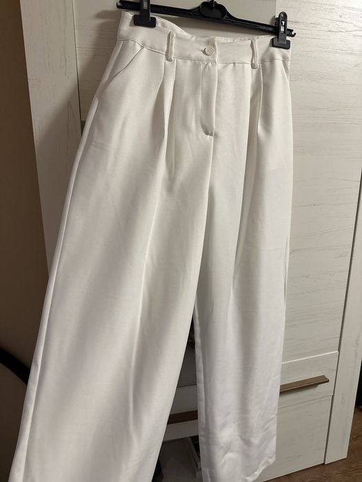 Дамски костюм в бяло Л/ХЛ овърсайз