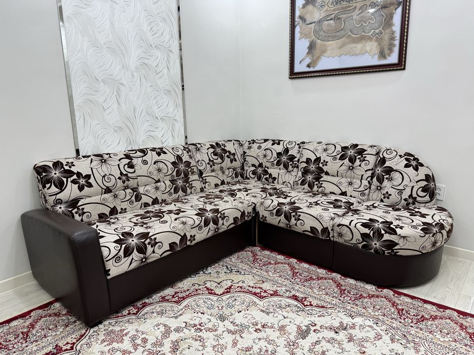 Қонақ бөлмеге угловой диван сатылады