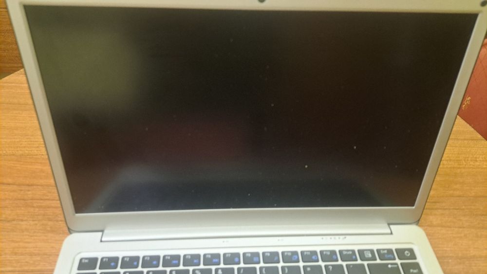 Vînd laptop Trekstor.