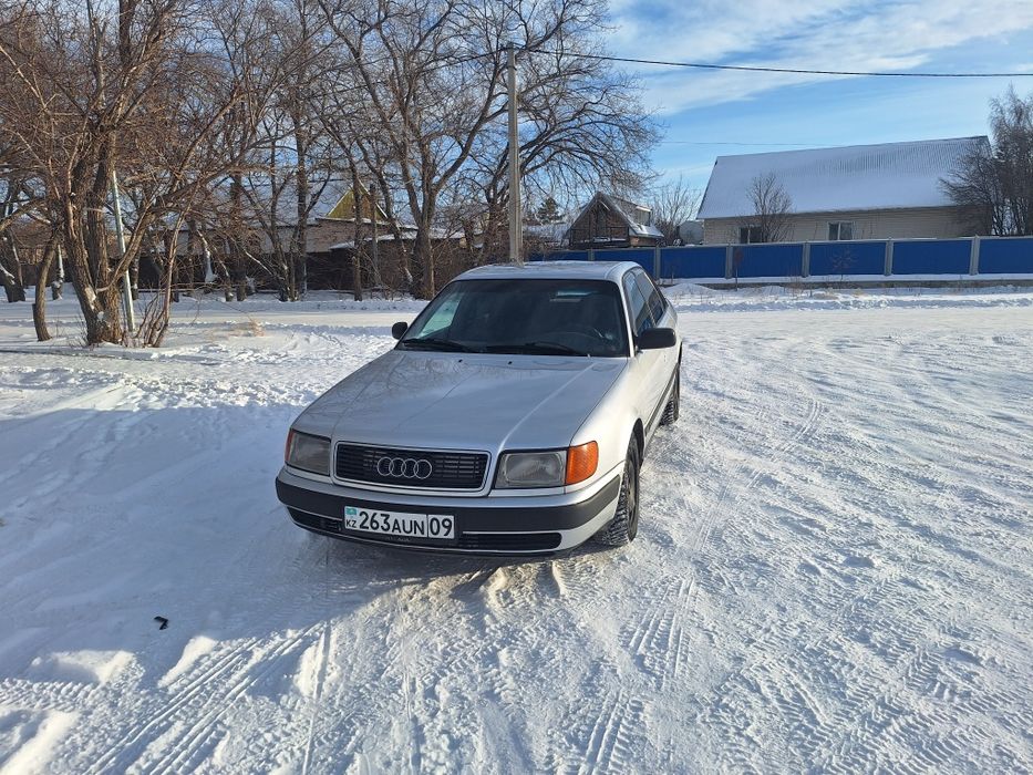 Автомобиль AUDI C 4