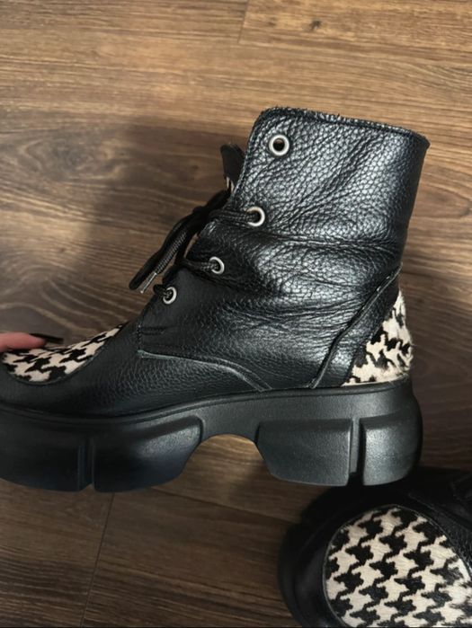 Vând ghete de piele ,mărimea 38