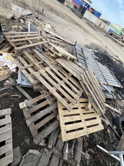 Поддоны сломанные