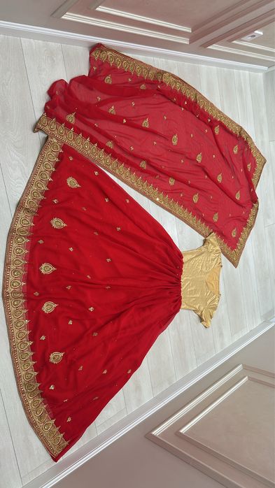 Индийский сари / индийский костюм