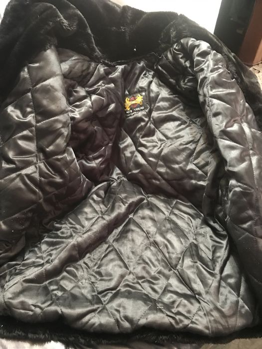 Blana culoare negru  marimea xxl  bust 115-120 cm ,aproape noua
