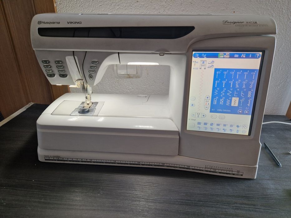 Masina de cusut / brodat computerizata Husqvarna Viking