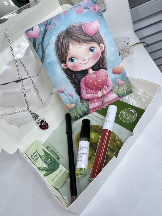 Мини сюрприз бокс для девушки Подарочный набор