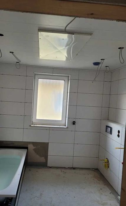 Executam  amenajări interioare si ex