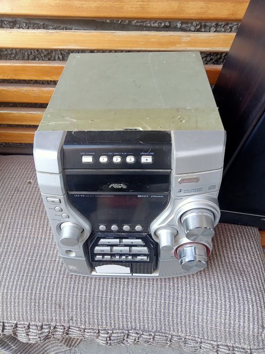 Продам центр Aiwa в среднем состоянии.