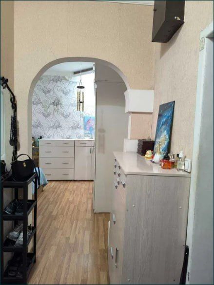 Срочно Продаётся Нукусская Высокопотолочка 1/4/4 с мебелью техникой !