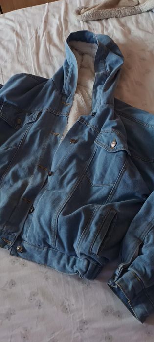 Geaca de blugi superba  imblanita cu gluga marimea xl format oversize