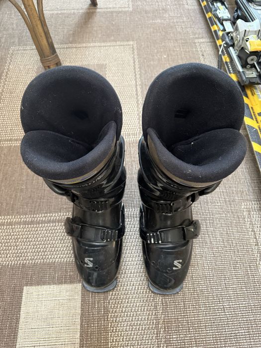 Vând clăpari Salomon 260mm 39 40 și schiuri Fischer 141 si 175 cm