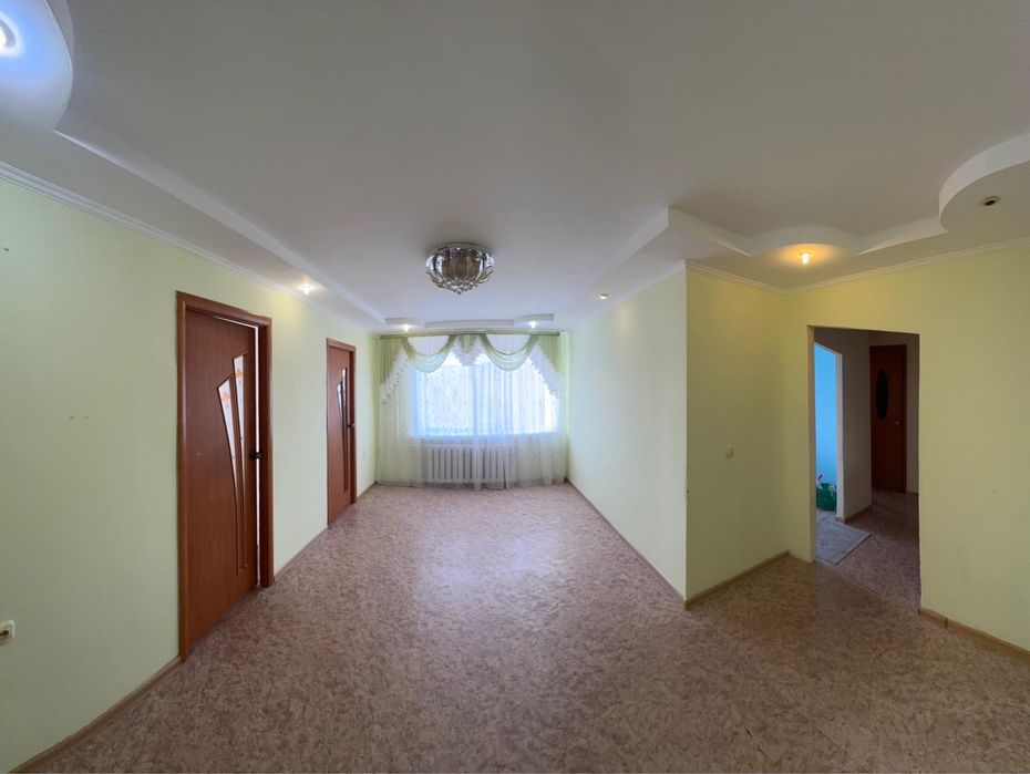 Продаю 4  комнатную квартиру