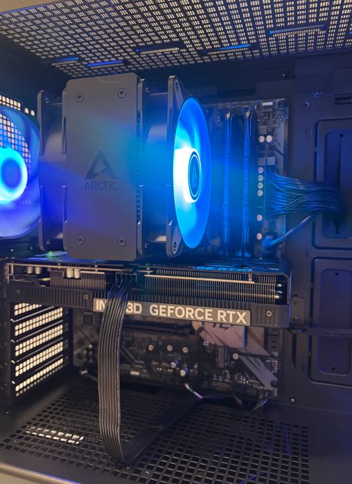 Геймърски компютър AMD Ryzen 7 5700X3D, RTX 5060 Ti 16GB, 32GB ram