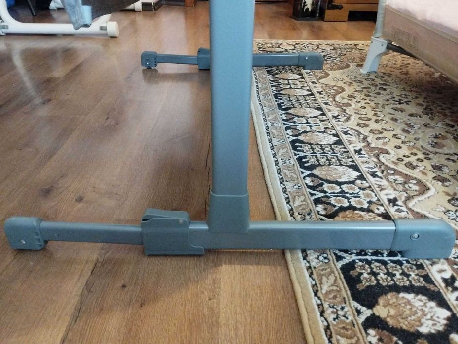 Продавам легло тип "Next to me" на немската марка Kesser. Цвят светло сиво - в чудесно състояние.