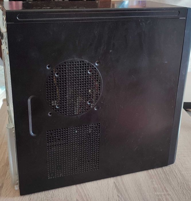 Кутия за компютър среден размер