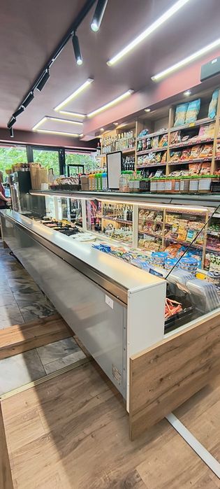 Хладилна витрина щандова