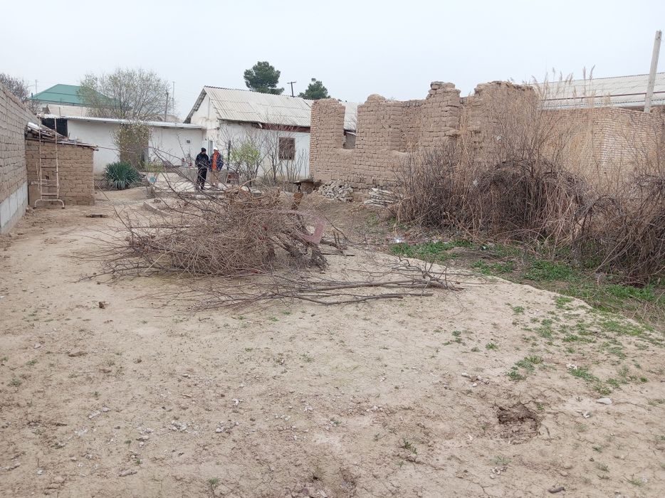 Srochna qarshi shahri Xaramjuy mahalllsidan chala uchastka sotiladi