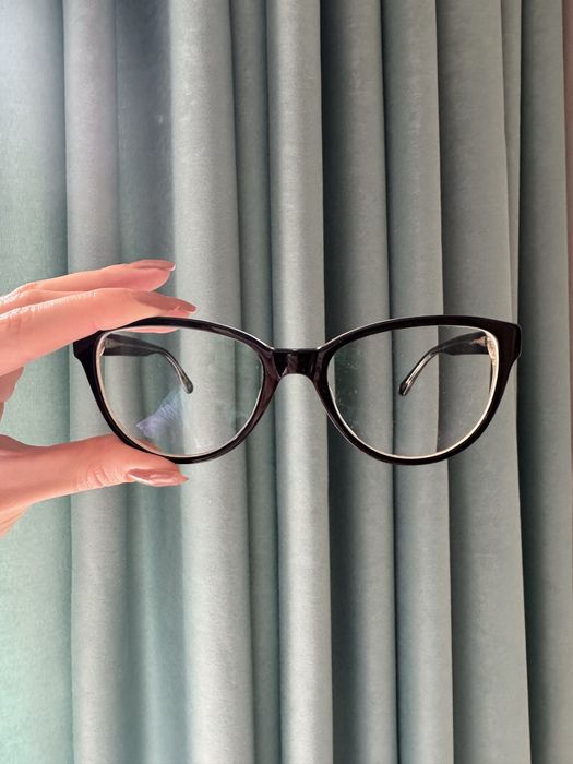 Различни видове черни рамки за диоптрични очила